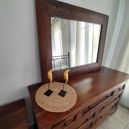 Louisa's Daire Ermoupoli